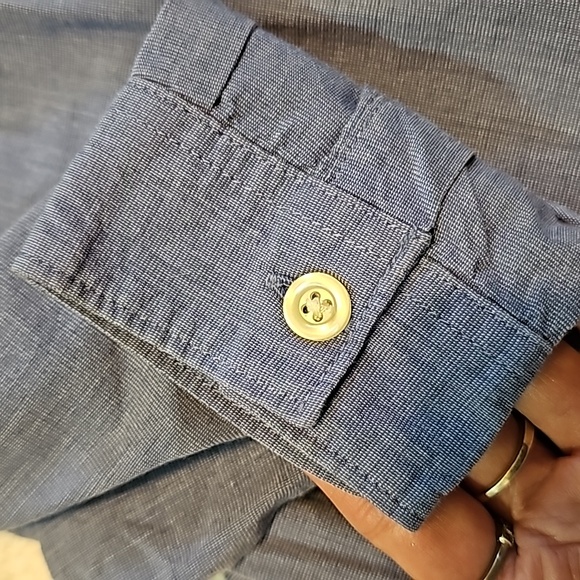 Gap size 2yrs, Soft Blue button down shirt.  In Excellent, like New ❤️ condition - Picture 8 of 8